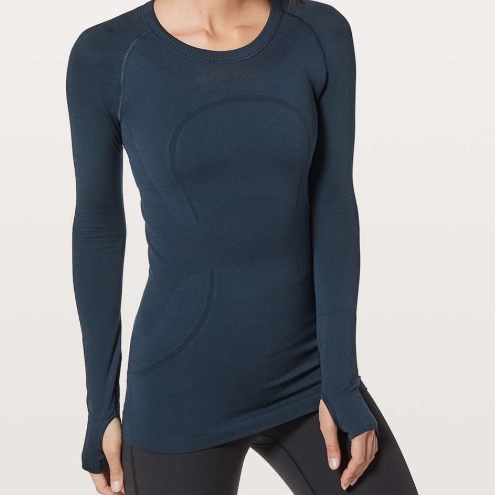 Lululemon Swiftly Tech Long Sleeve Crew
True Navy size 4 excellent condition